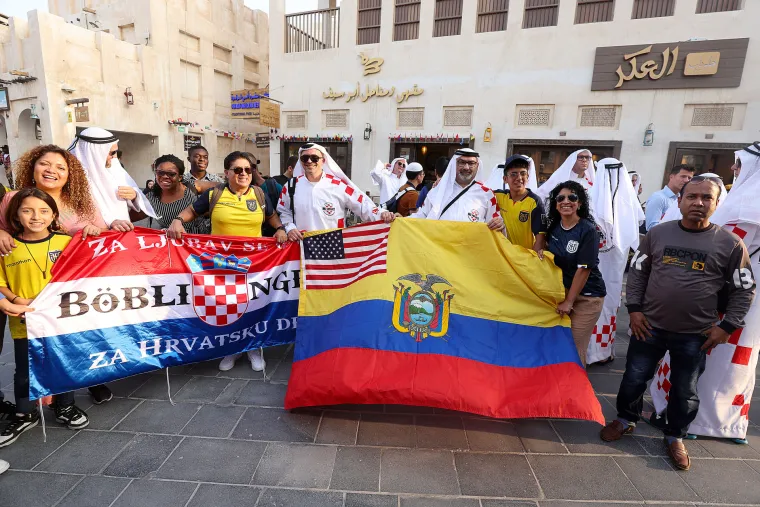 GALERIJA Hrvatski navijači apsolutni hit na ulicama Dohe! Ovakvo izdanje nitko nije očekivao