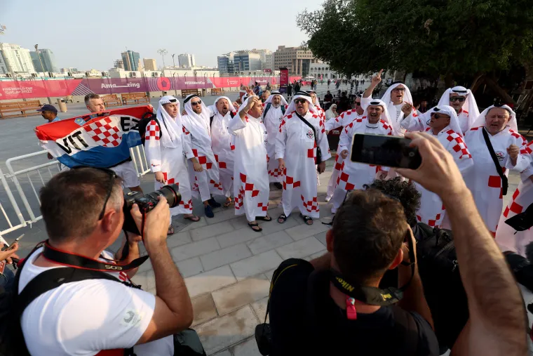 GALERIJA Hrvatski navijači apsolutni hit na ulicama Dohe! Ovakvo izdanje nitko nije očekivao