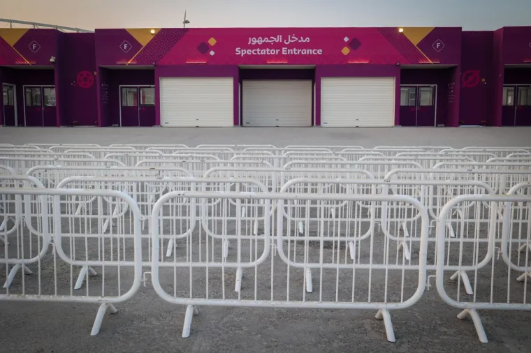 Organizacija je nikakva, tisuće ljudi gužvaju se na žegi bez vode; 'Nisu nas pustili, kažu da djeci neće biti lijepo'