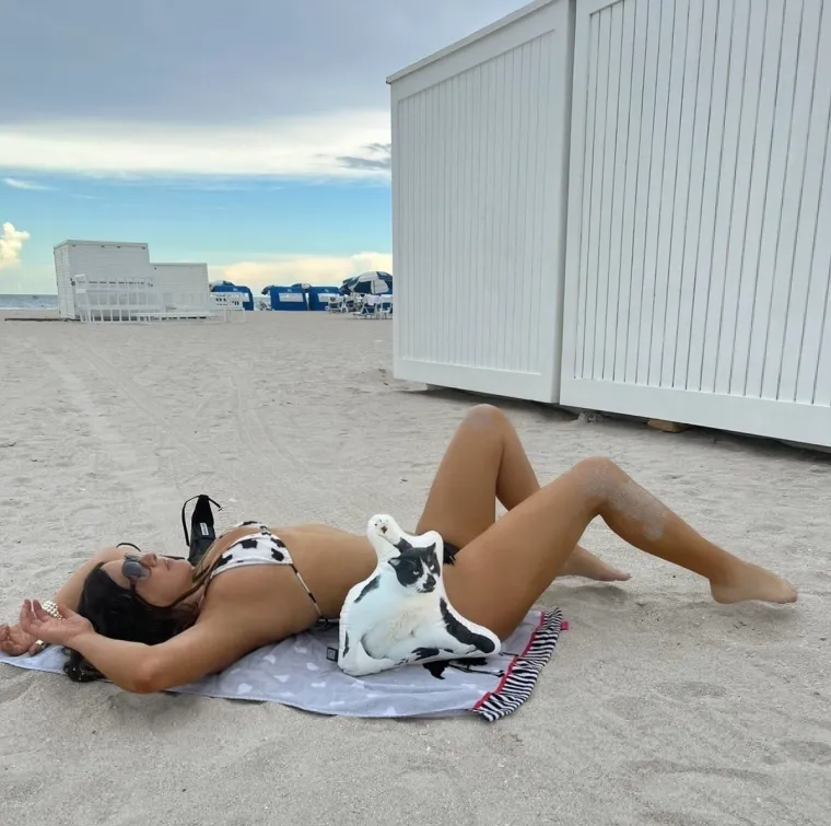 Atraktivna sutkinja napravila pomutnju, a jo&scaron; nije ni do&scaron;la u Katar: Kako će na ovakvo vruće pona&scaron;anje gledati konzervativni domaćin?