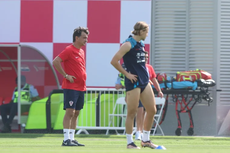 Livaja se vratio treninzima s reprezentacijom, Gvardiol s maskom kao Batman, a Modrić pokazao svu svoju snagu