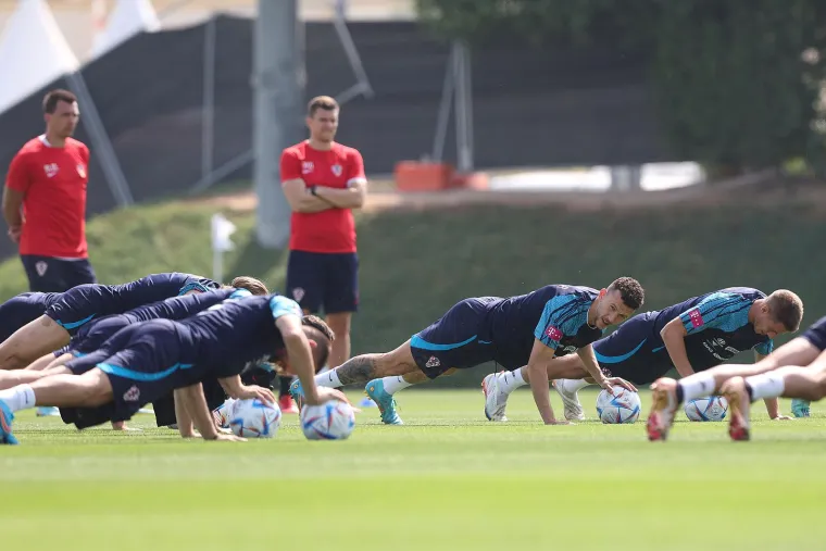 Livaja se vratio treninzima s reprezentacijom, Gvardiol s maskom kao Batman, a Modrić pokazao svu svoju snagu