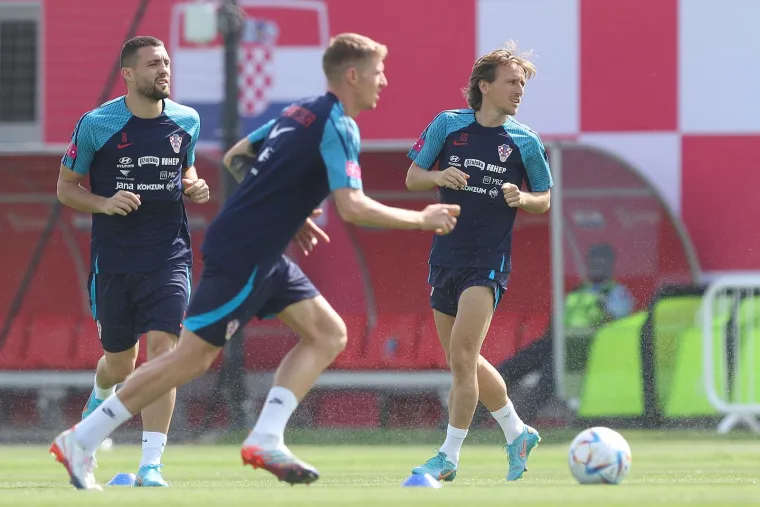 Livaja se vratio treninzima s reprezentacijom, Gvardiol s maskom kao Batman, a Modrić pokazao svu svoju snagu