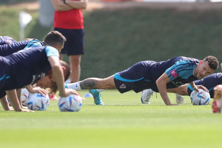 Livaja se vratio treninzima s reprezentacijom, Gvardiol s maskom kao Batman, a Modrić pokazao svu svoju snagu