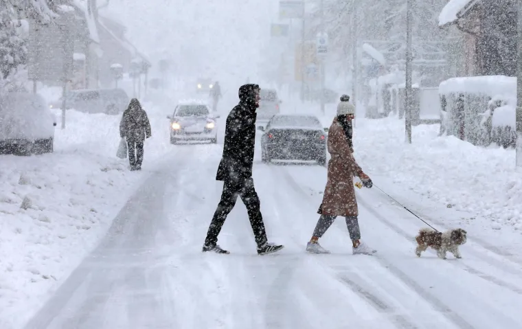 FOTO U Gorskom kotaru palo je skoro pola metra snijega, promet je otežan