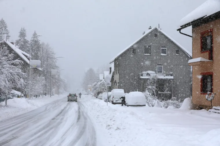 FOTO U Gorskom kotaru palo je skoro pola metra snijega, promet je otežan