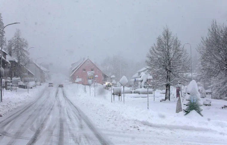 FOTO U Gorskom kotaru palo je skoro pola metra snijega, promet je otežan