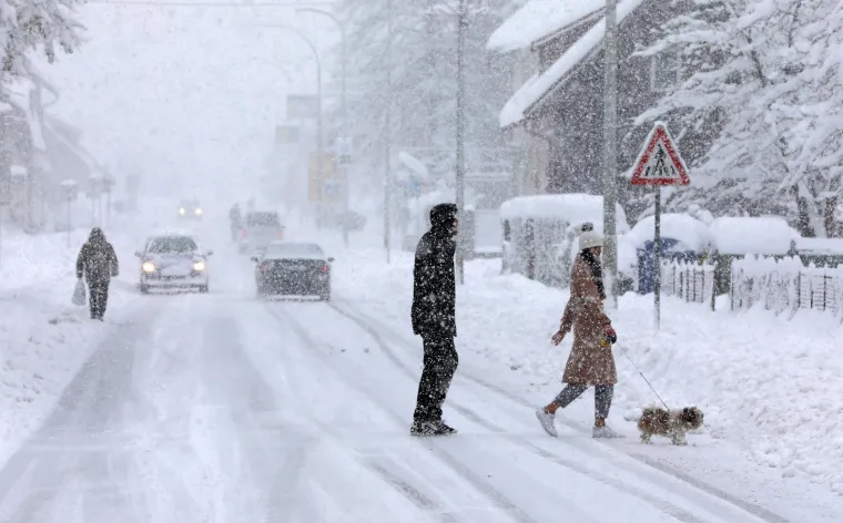 FOTO U Gorskom kotaru palo je skoro pola metra snijega, promet je otežan