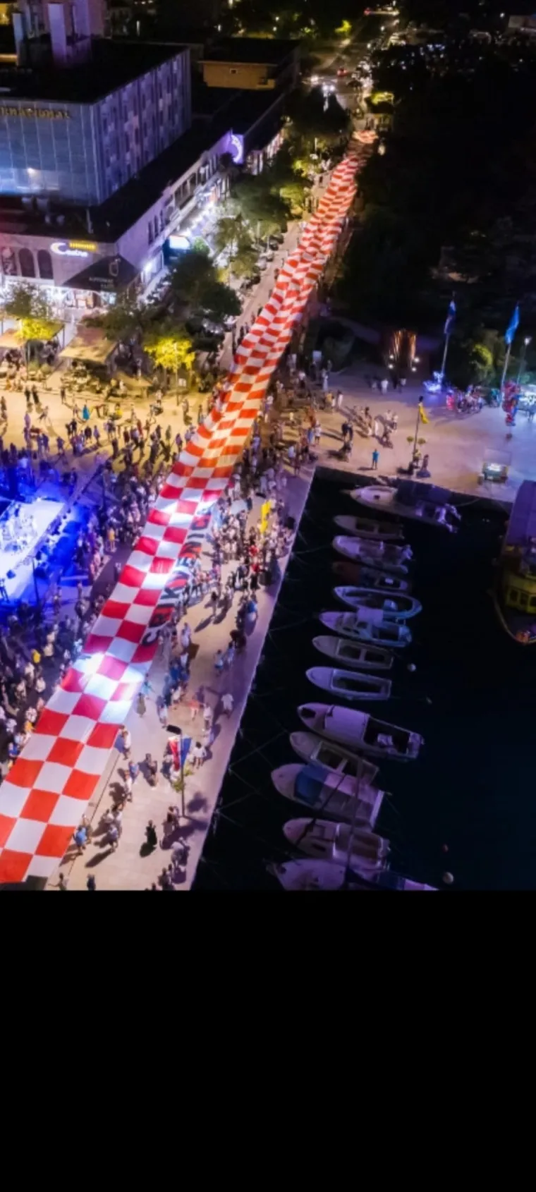 VELIKA GALERIJA Hrvatska navijačka zastava dulja od 200 metara stiže u Katar na SP!