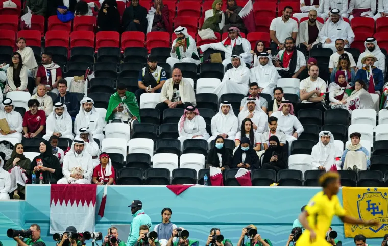 Nepoznata ljepotica u hidžabu plijenila pažnju svih na tribinama Al-Bayta