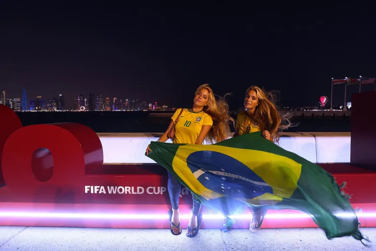 Katar su preplavile zgodne navijačice, vruće Brazilke zagrijale su ionako toplu noć