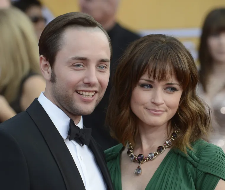 Vincent Kartheiser i Alexis Bledel upoznali su se na setu serije &quot;Momci s Madisona&quot; 2012. Alexis je gostovala u tri epizode, a par je svoj privatan život skrivao od očiju javnosti. Vjenčali su se 2014. godine i dočekali su prvo dijete 2015. godine. 