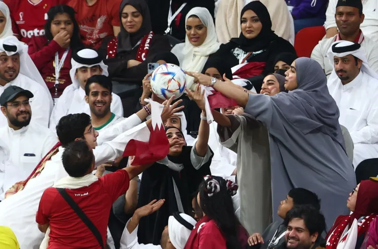 Ove fotografije otkrivaju koliko je Katarcima stalo do nogometa? Pogledajte tribine nakon prvog poluvremena...