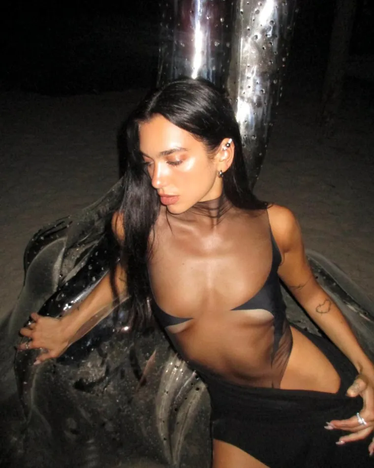 Nije čudo da Dua Lipa slovi za jednu od najhot žena na svijetu: Simpatična, prezgodna, totalno prirodna i skroz opu&scaron;tena