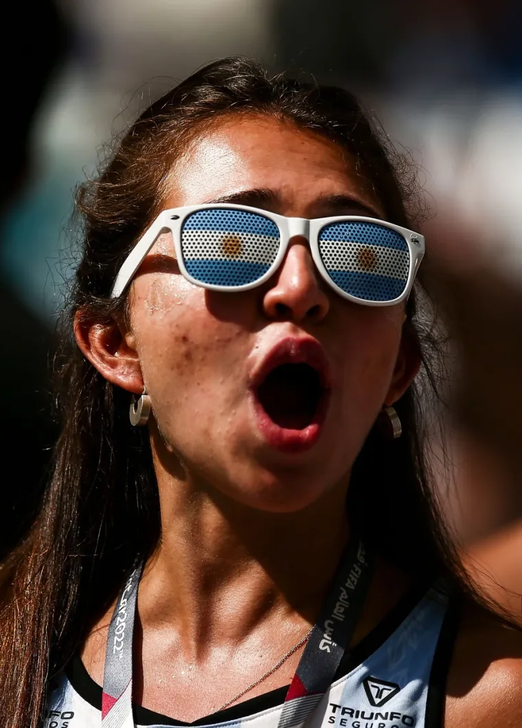 Messi upravo igra, a svi živi gledaju nepoznatu istetoviranu prsatu plavu&scaron;u i ne prate utakmicu: Vruća Argentina zasjenila sve u Lusailu