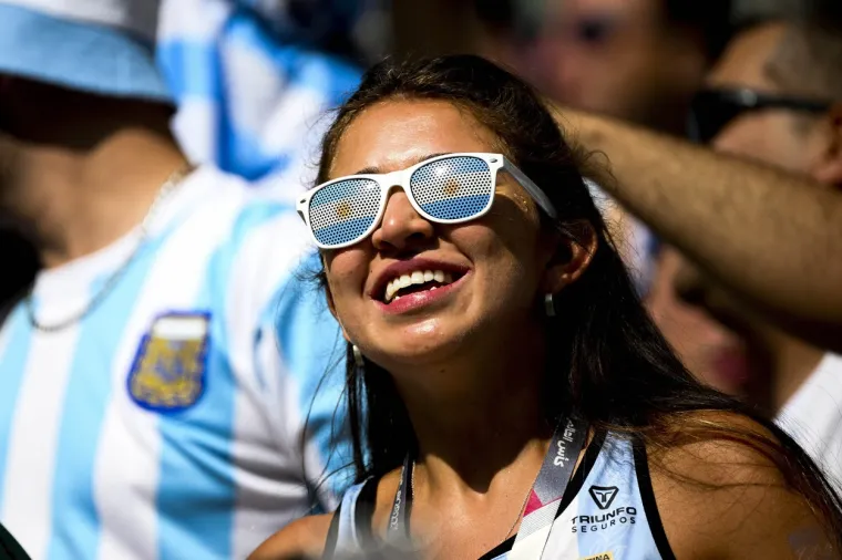 Messi upravo igra, a svi živi gledaju nepoznatu istetoviranu prsatu plavu&scaron;u i ne prate utakmicu: Vruća Argentina zasjenila sve u Lusailu