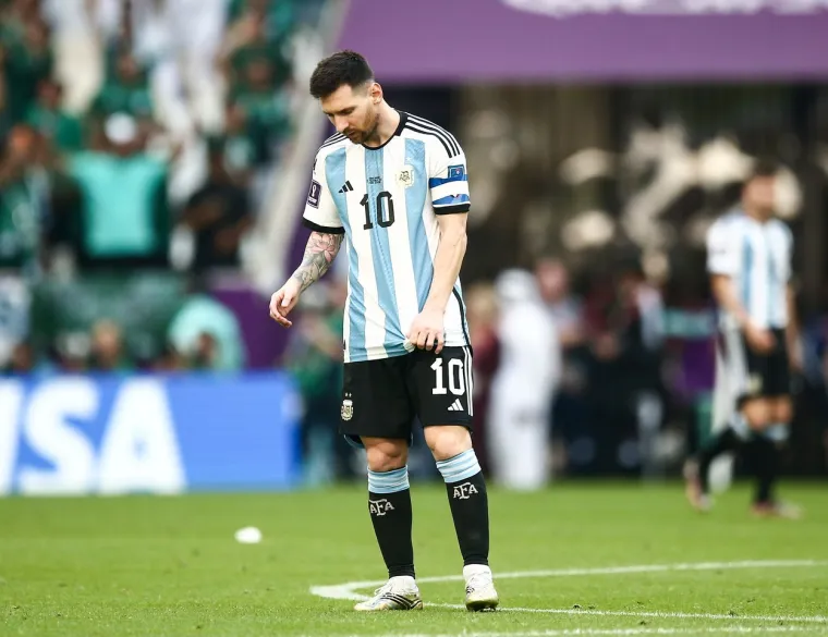 Messi nije mogao vjerovati &scaron;to mu se dogodilo: Bio je lud, utučen i skrivao lice od srama: Nikad ovako lo&scaron;e nije izgledao