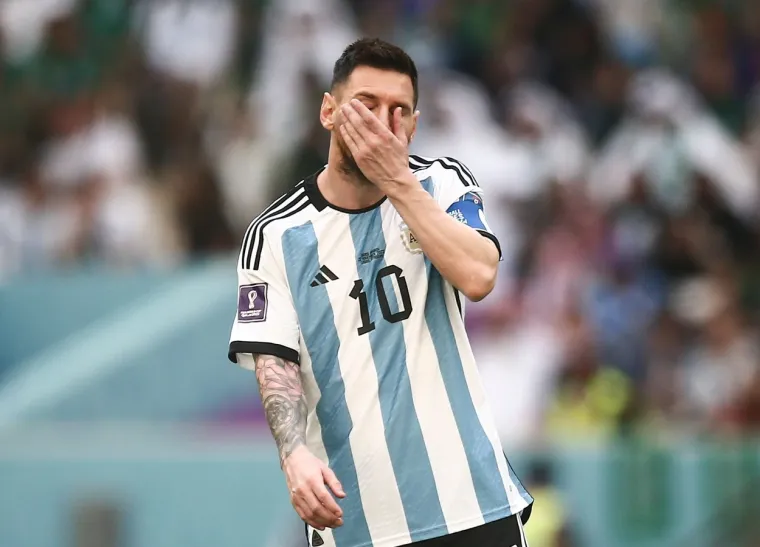 Messi nije mogao vjerovati &scaron;to mu se dogodilo: Bio je lud, utučen i skrivao lice od srama: Nikad ovako lo&scaron;e nije izgledao