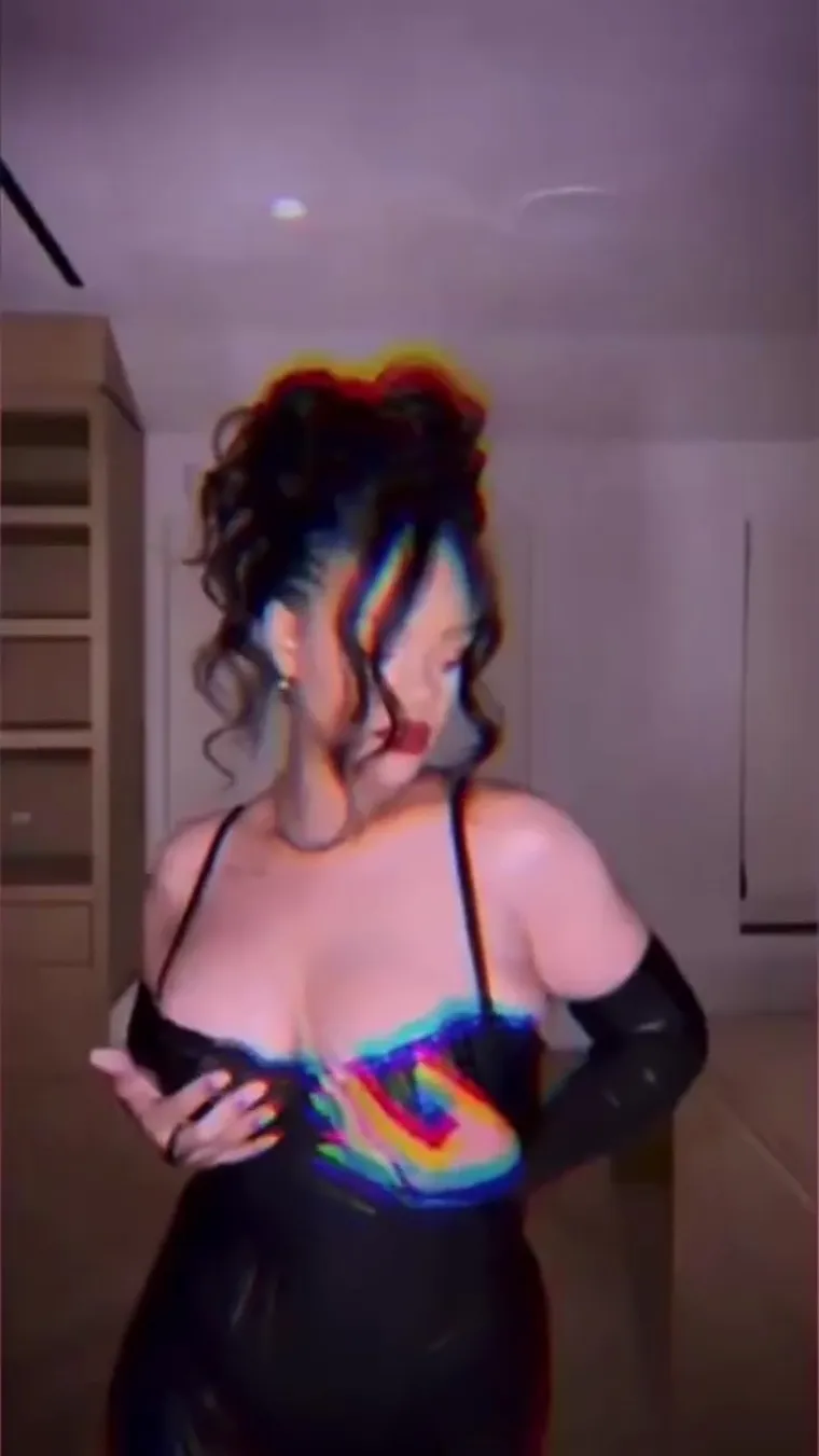 Rihanna pola godine nakon poroda osvanula u vrućem donjem rublju: Priznajemo, nama se malo vrti u glavi...
