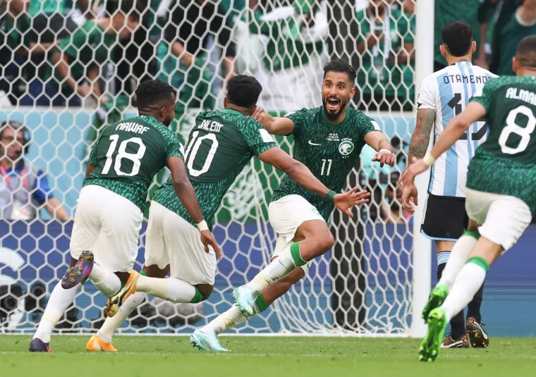 Ovako su borbeni Saudijci ugasili Argentinu: Vratar Arabije nokautirao svog suigrača i rasplakao se