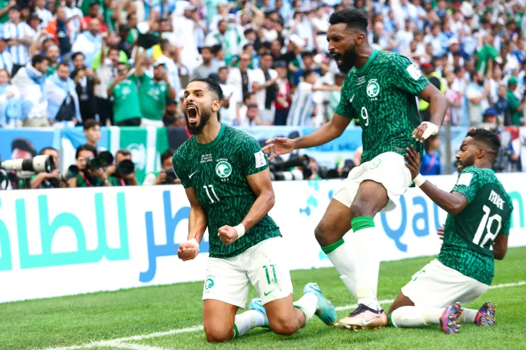 Ovako su borbeni Saudijci ugasili Argentinu: Vratar Arabije nokautirao svog suigrača i rasplakao se