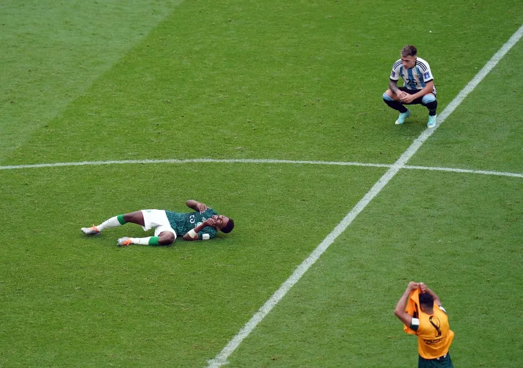 Ovako su borbeni Saudijci ugasili Argentinu: Vratar Arabije nokautirao svog suigrača i rasplakao se