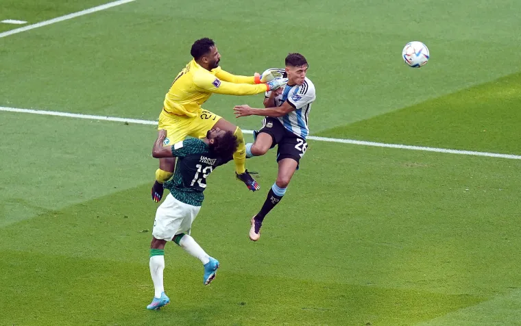 Ovako su borbeni Saudijci ugasili Argentinu: Vratar Arabije nokautirao svog suigrača i rasplakao se