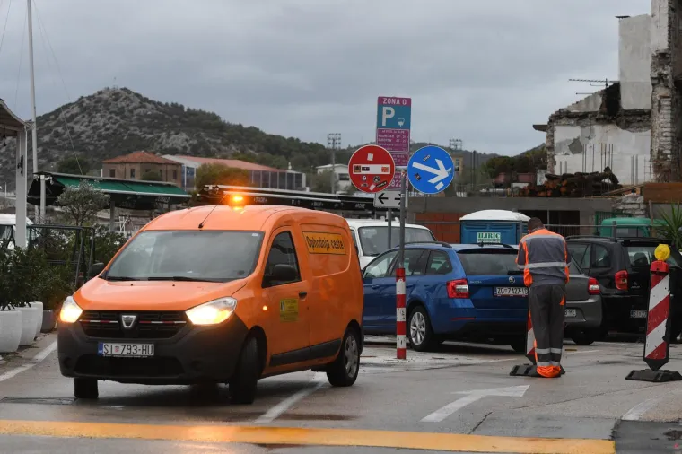 Pogledajte kako potopljeni grad, a nove padaline tek stižu: Spas od nevremena potražili su i labudovi