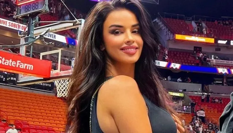 Ivana Knoll ne prestaje plijeniti pažnju na važnim sportskim događajima, a u nastavku pogledajte njezino seksi zavodničko izdanje...