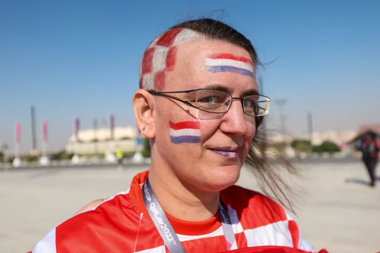 VELIKA GALERIJA Kreće navijačko ludilo! Hrvati stigli na tribine, dvojac zaintrigirao maskama