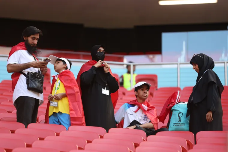 VELIKA GALERIJA Kreće navijačko ludilo! Hrvati stigli na tribine, dvojac zaintrigirao maskama