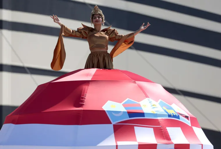 VELIKA GALERIJA Kreće navijačko ludilo! Hrvati stigli na tribine, dvojac zaintrigirao maskama