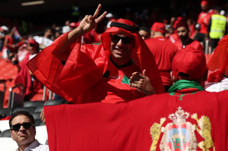 VELIKA GALERIJA Kreće navijačko ludilo! Hrvati stigli na tribine, dvojac zaintrigirao maskama