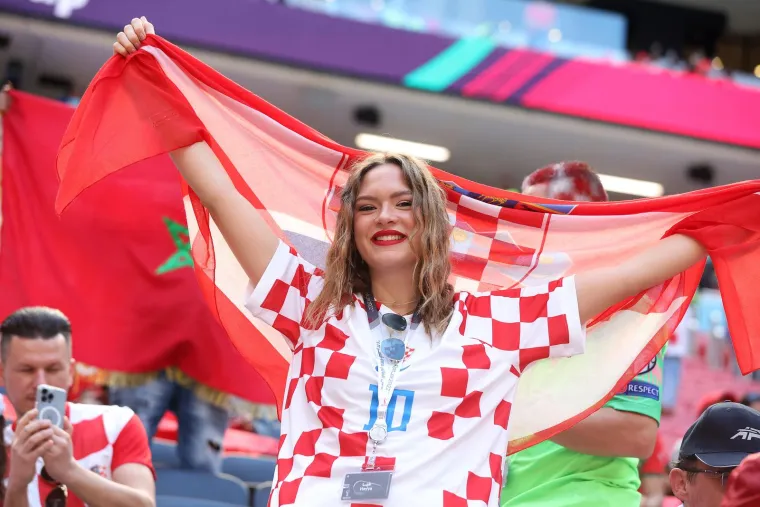 Al Bayat se polako puni: Kockice preplavile katarski stadion, prava je ludnica na Bliskom istoku