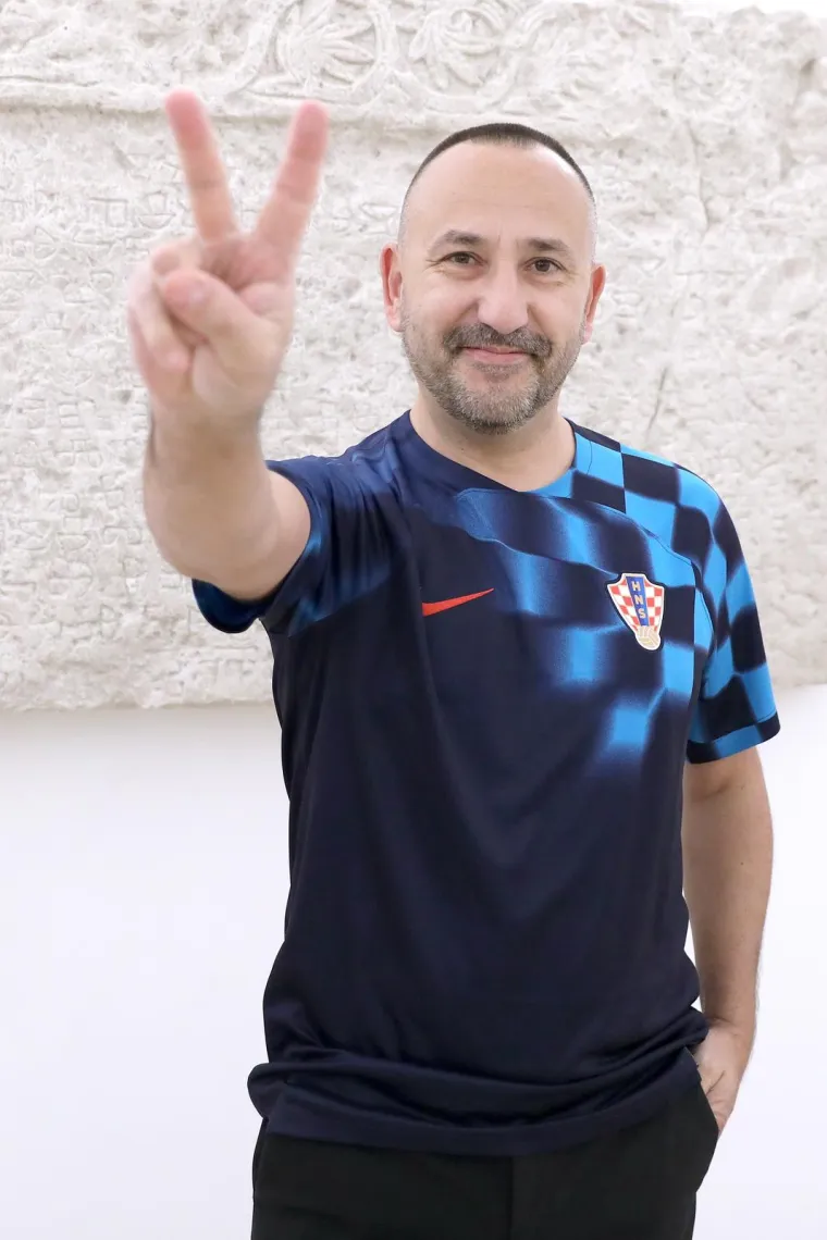 Kockice preplavile sabornicu: Zastupnici na sjednicu stigli u posebnim outfitima, tekma se gleda i u Saboru