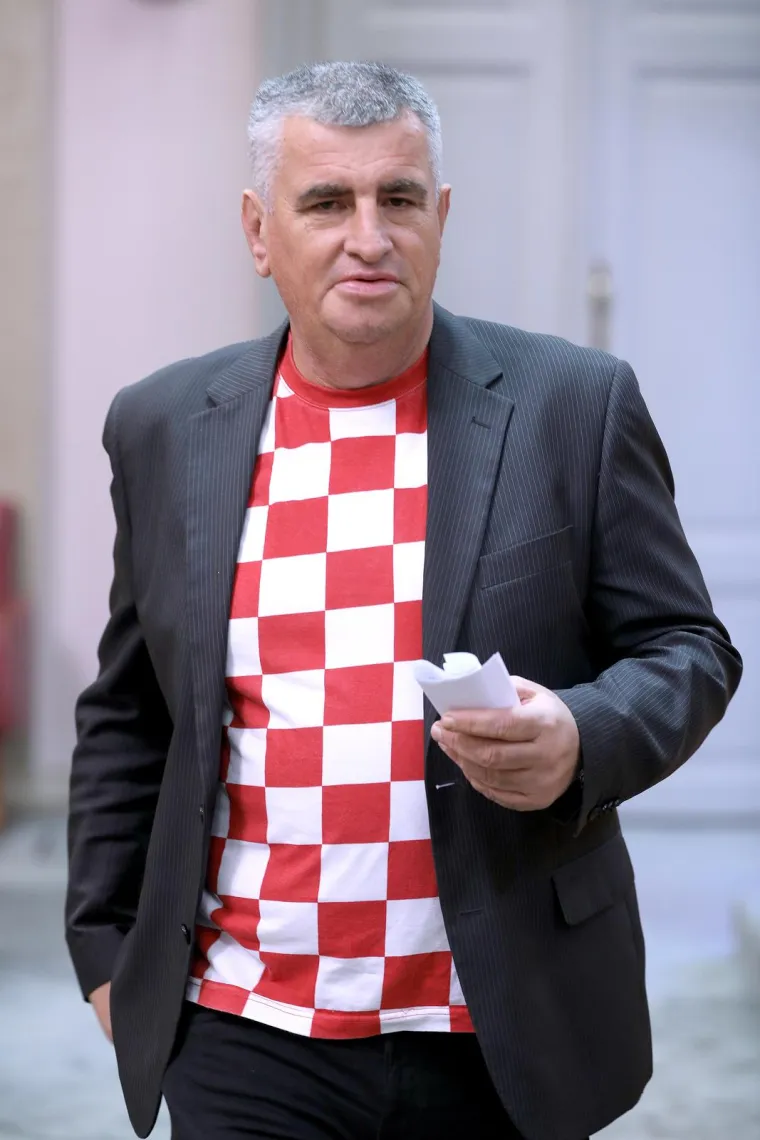 Kockice preplavile sabornicu: Zastupnici na sjednicu stigli u posebnim outfitima, tekma se gleda i u Saboru