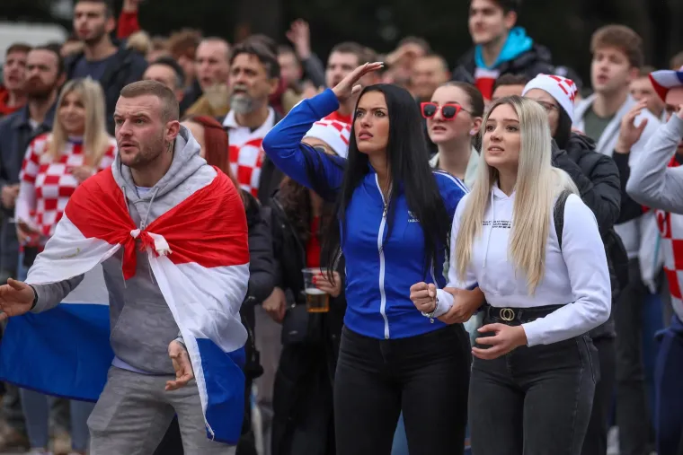 Po ulicama i kafićima svim srcem uz Vatrene: Ovako se diljem Hrvatske pratilo utakmicu s Marokom