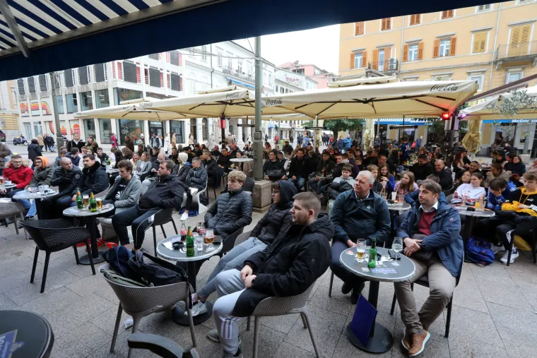 Po ulicama i kafićima svim srcem uz Vatrene: Ovako se diljem Hrvatske pratilo utakmicu s Marokom