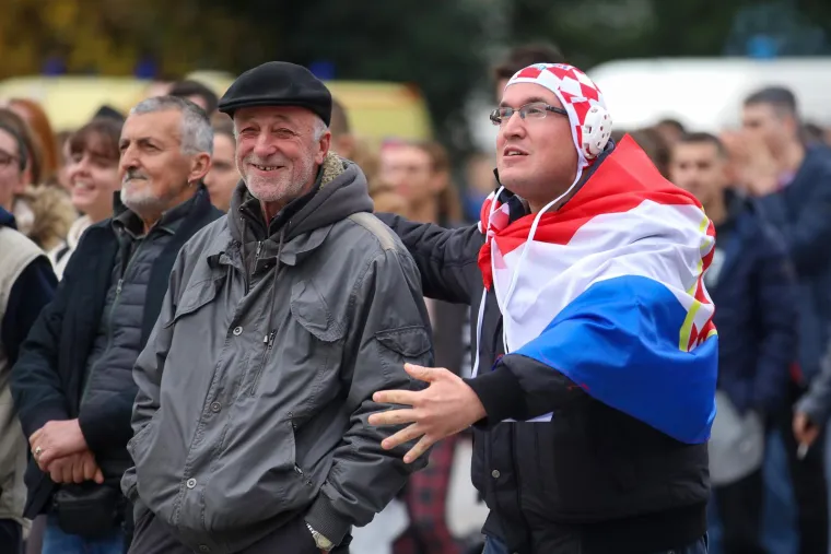 Po ulicama i kafićima svim srcem uz Vatrene: Ovako se diljem Hrvatske pratilo utakmicu s Marokom