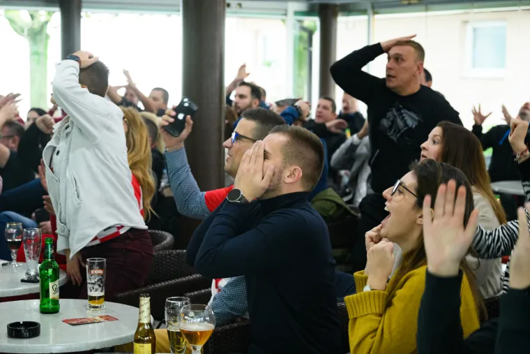 Po ulicama i kafićima svim srcem uz Vatrene: Ovako se diljem Hrvatske pratilo utakmicu s Marokom