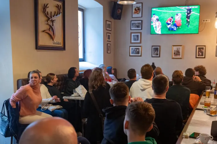 Po ulicama i kafićima svim srcem uz Vatrene: Ovako se diljem Hrvatske pratilo utakmicu s Marokom