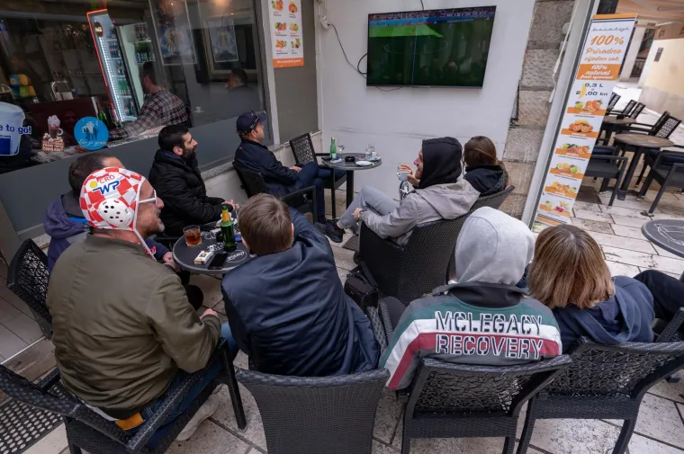 Po ulicama i kafićima svim srcem uz Vatrene: Ovako se diljem Hrvatske pratilo utakmicu s Marokom