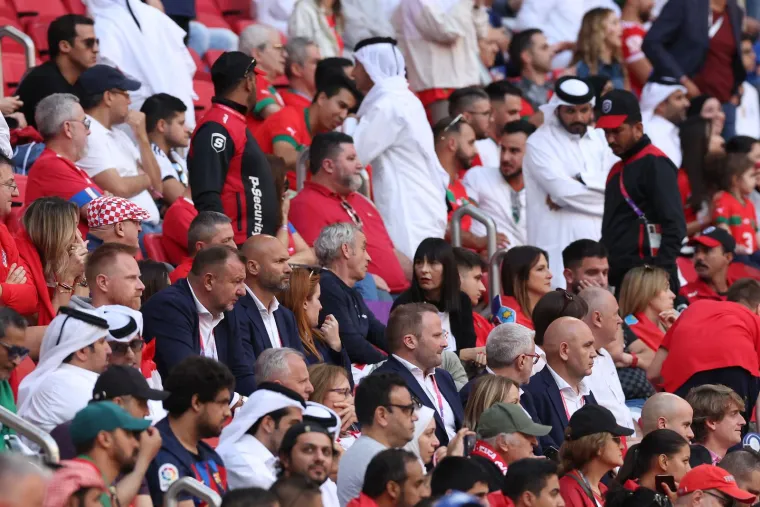 Jeste li primijetili zanimljiv detalj među hrvatskim navijačima? 'Bilo je - cener u padže i navijaj...'