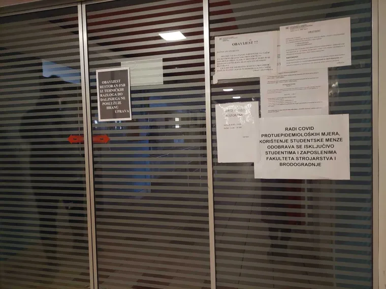 Studenti roštiljaju ispred FSB-a kako ne bi ostali gladni! Traže otvaranje menze