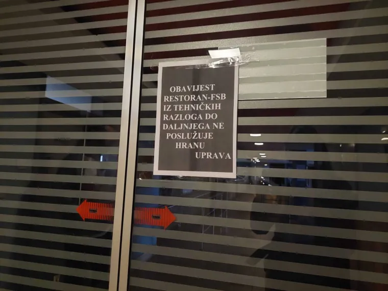 Studenti roštiljaju ispred FSB-a kako ne bi ostali gladni! Traže otvaranje menze