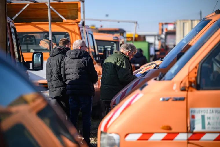 Pogledajte vozila koja će država prodavati za 'siću': Na dražbi Audiji, Passati, vozila HAC-a...
