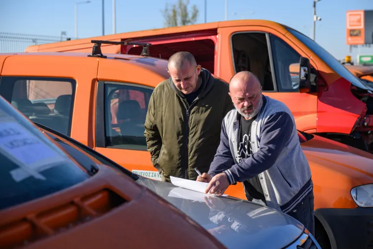 Pogledajte vozila koja će država prodavati za 'siću': Na dražbi Audiji, Passati, vozila HAC-a...