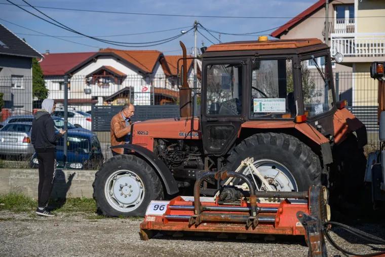 Pogledajte vozila koja će država prodavati za 'siću': Na dražbi Audiji, Passati, vozila HAC-a...