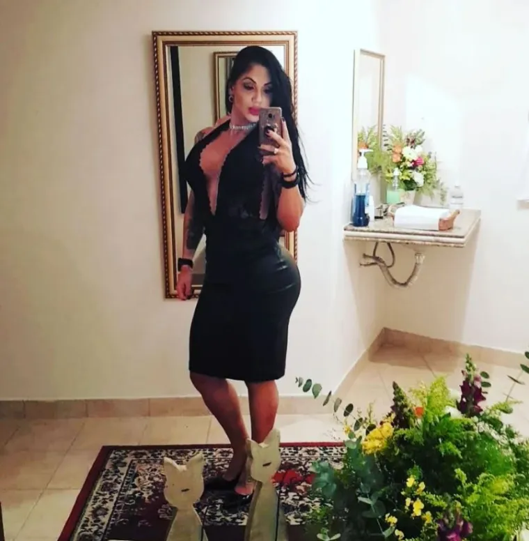 &quot;Na ulici ljudi misle da sam bizarna, smiju se i pokazuju na mene, dok na društvenim mrežama dobivam neke užasne primjedbe od trolova. Nije lako, ali znam da ne mogu svima udovoljiti i radim na guzi zbog sebe, ne zbog bilo koga drugog&quot;, rekla je Vanessa za Closer.