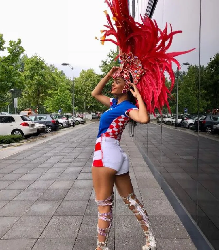 Anny je na poziciji muze dio Karnevala u Rio de Janeiru koji se smatra najvećim karnevalom na svijetu, s više od dva milijuna posjetitelja dnevno. 